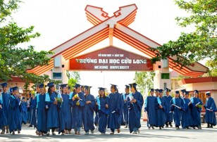 Các bạn sinh viên trong lễ tốt nghiệp