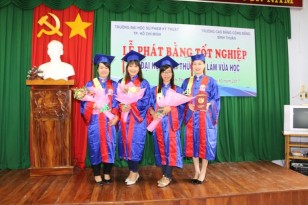 Lễ trao bằng tốt nghiệp Cao đẳng Cộng đồng Bình Thuận