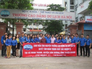 Sinh viên tình nguyện trường Cao đẳng Du lịch Hà Nội