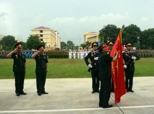 Trường Sĩ quan đặc công đón nhận huy chương