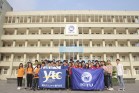 Sinh viên YTC chụp ảnh lưu niệm cùng sinh viên ICTU