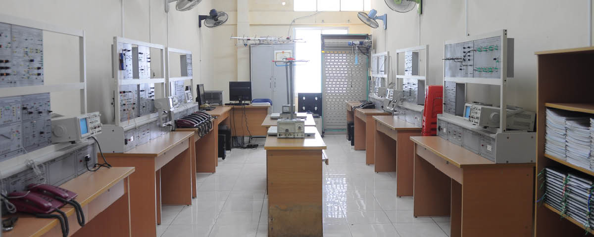 Phòng thí nghiệm được trang bị đầy đủ các dụng cụ, vật chất