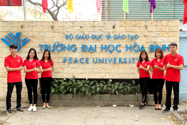 Sinh viên Đại học Hòa Bình