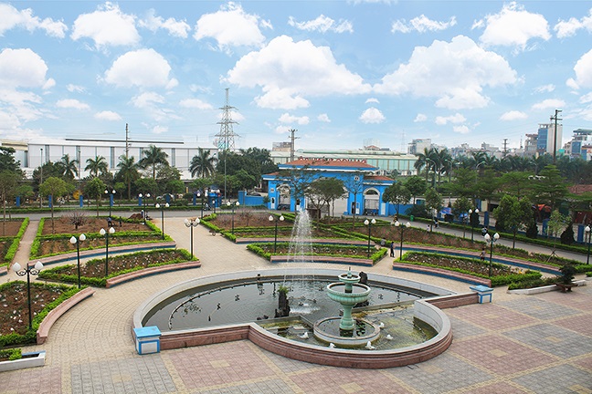 Khuôn viên Vườn Hồng ĐH Thành Đô